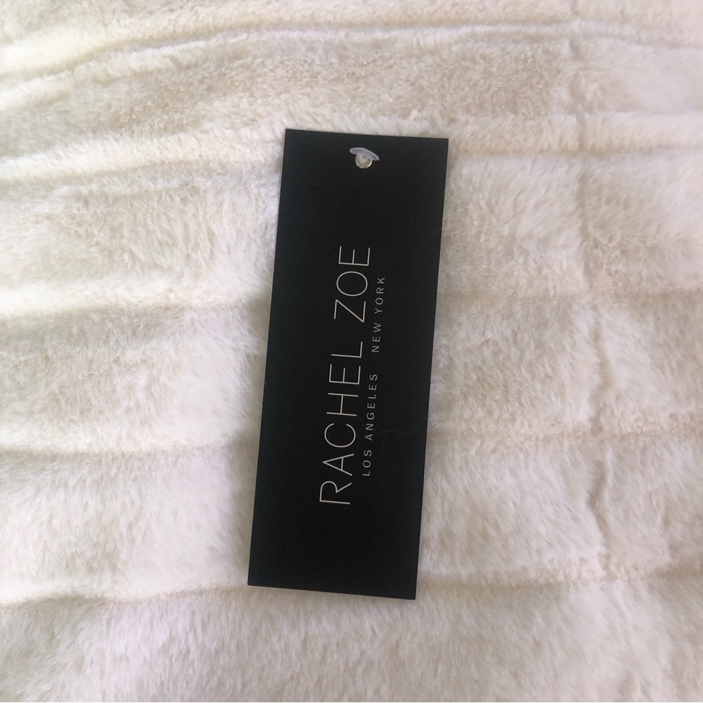 🌿 RACHEL ZOE 🌿 white faux fur blanket throw rug 50” x 60” BNWT - Picture 5 of 8